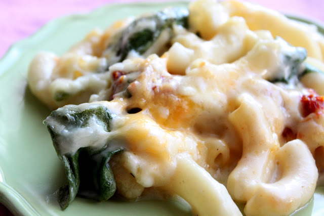 Smoked Gouda Mac and Cheese with Sun Dried Tomatoes and Spinach