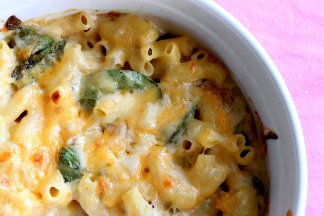 Smoked Gouda Mac and Cheese with Sun Dried Tomatoes and Spinach