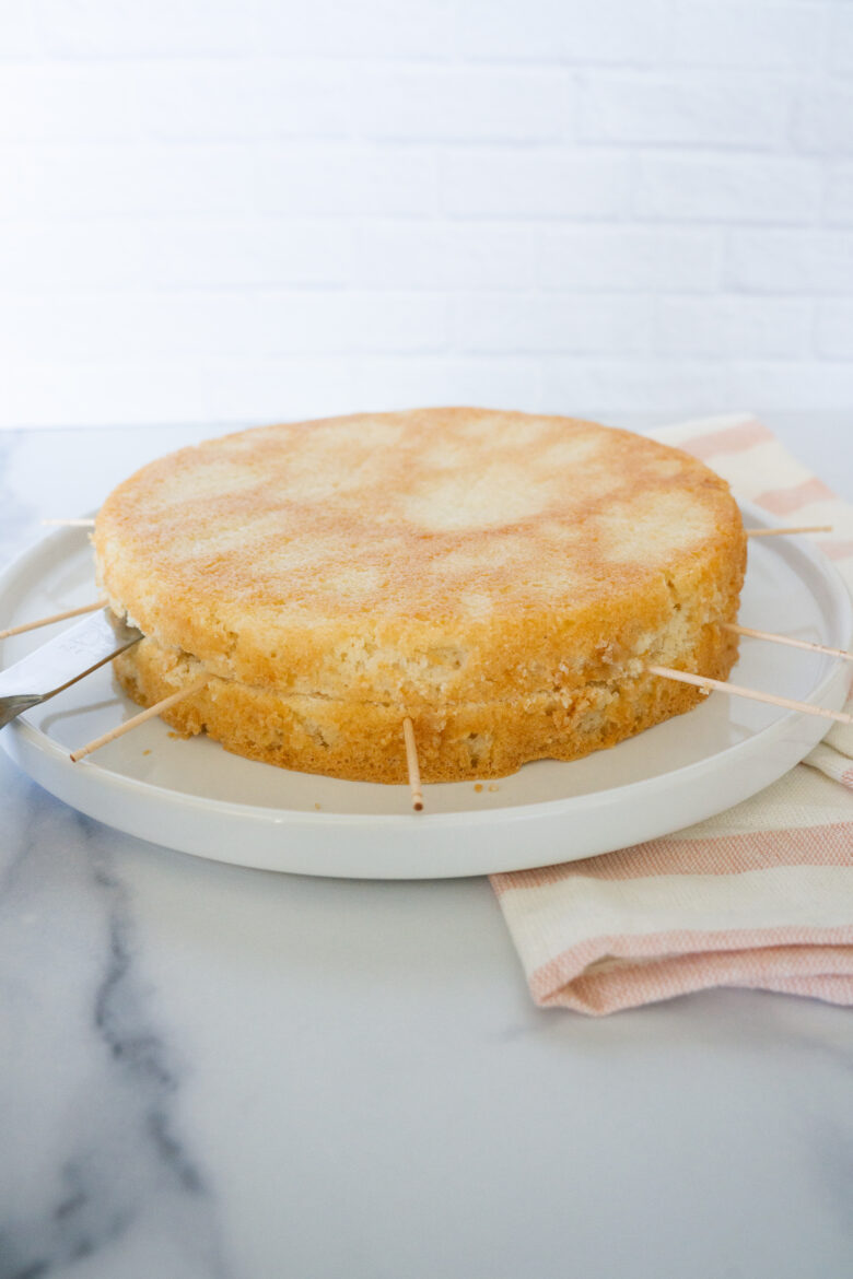 Simple way to cut cake layers in half horizontally 