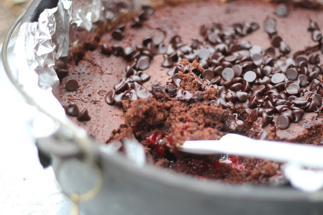 Dutch Oven Desserts to Make While Camping: 15 Recipes