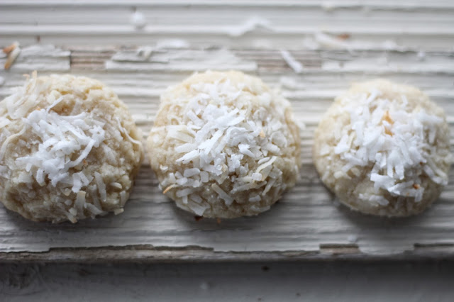 Simple Coconut Cookies