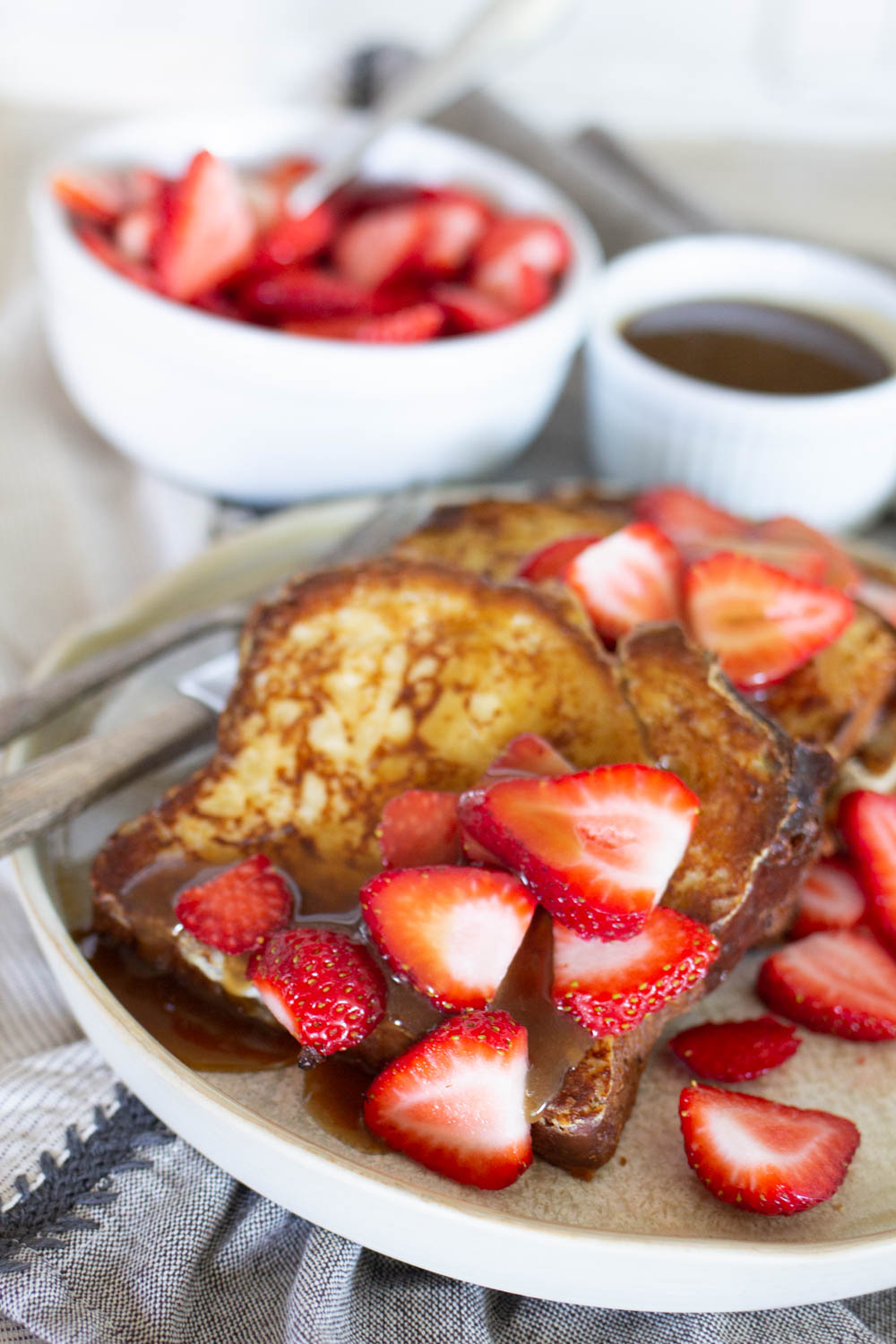 Creme Brulee French Toast With Creamy Maple Syrup Cheesecake Factory Copycat A Bountiful Kitchen