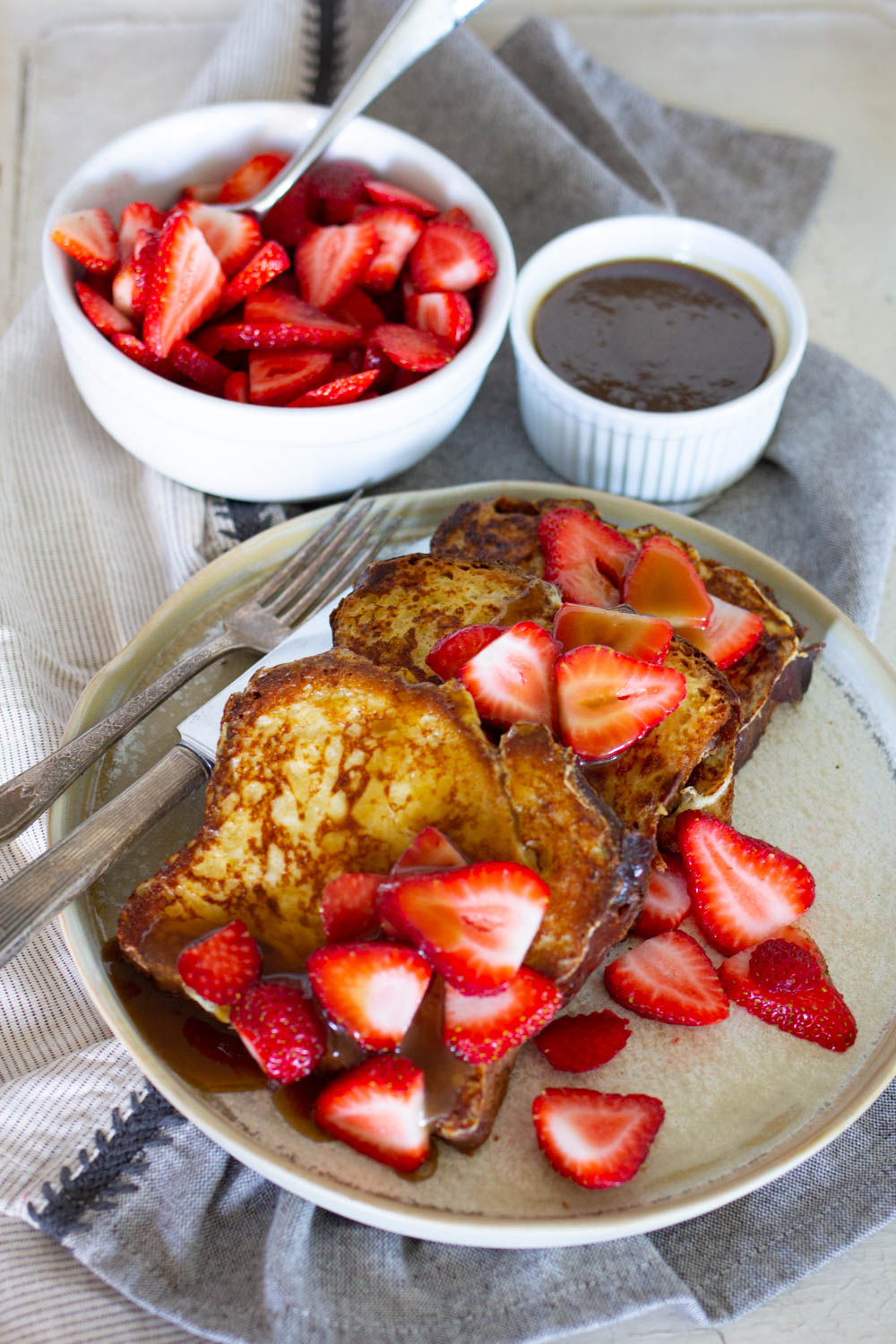 Creme Brulee French Toast with Creamy Maple Syrup (Cheesecake Factory Copycat)