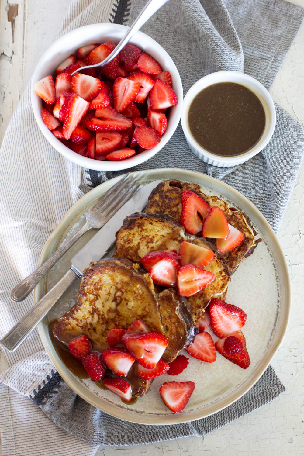 Creme Brulee French Toast with Creamy Maple Syrup (Cheesecake Factory Copycat)