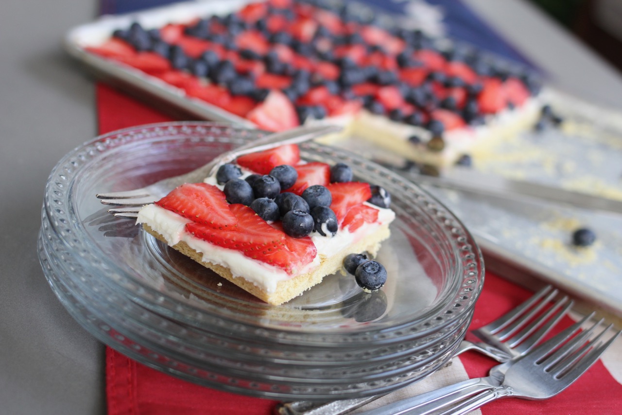 4th of July Desserts and Patriotic Fruit Pizza