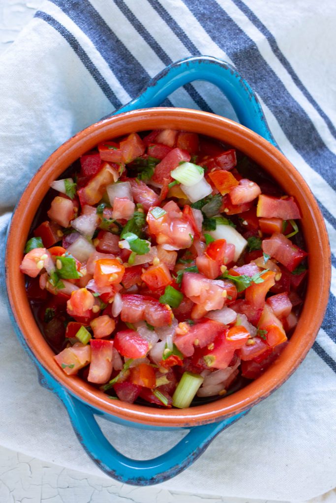 Pico De Gallo : Pico De Gallo Recipe Salsa Recipe Kathy S Vegan Kitchen - Pico de gallo shares the same basic ingredients as traditional red salsa, but the preparation methods are different.