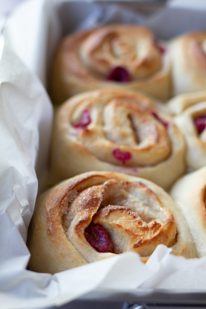 Easy Berry Cream Cheese Rolls - The Kitchen Docs