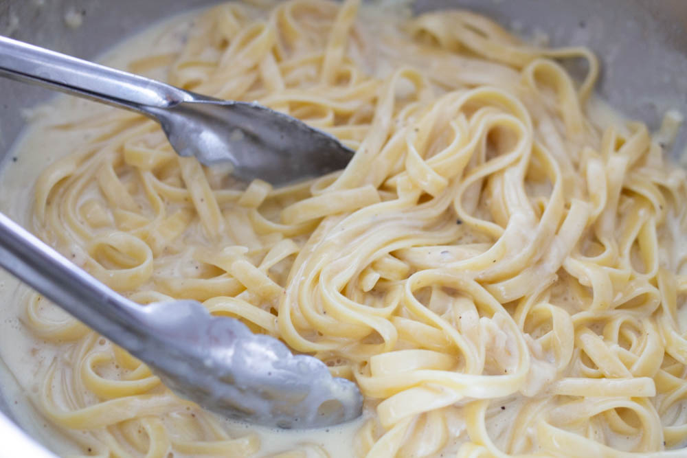 How to make easy Fettuccine Alfredo in a pan