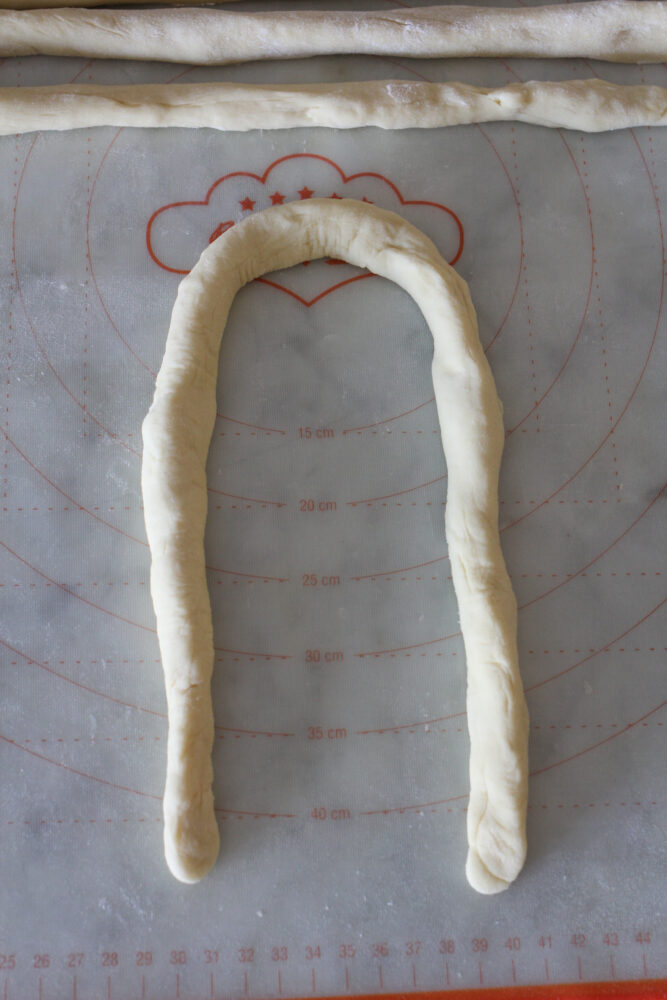 How to shape pretzel dough