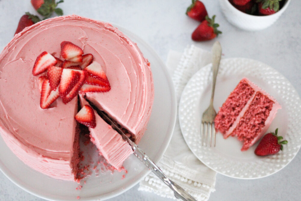 Fresh Strawberry Cake made with Jello