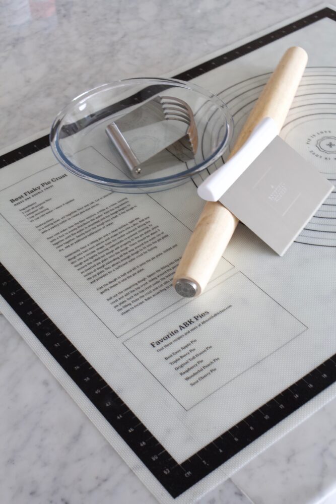 silicone mat, French rolling pin included in pie kit