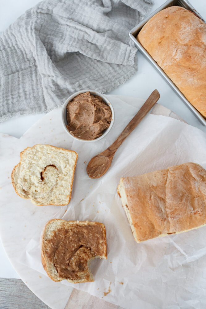 Cinnamon butter with bread